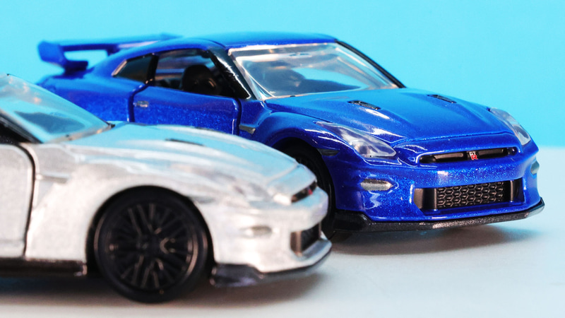 フロントグリルのメッシュもシャープに再現しています