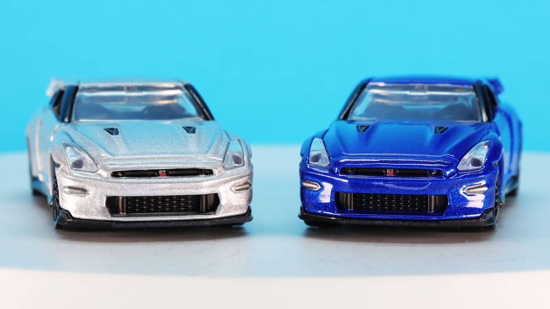 フロントバンパー左右にあるデイタイムランプ部分も塗装されています