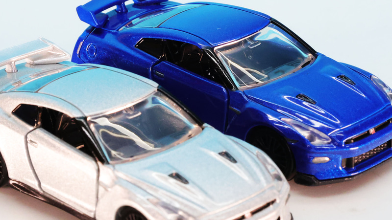 シルバーとブルーで印象も大きく変わります