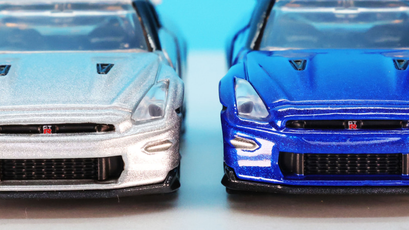 フロントバンパー下部両端のエアロ形状の再現にも注目です