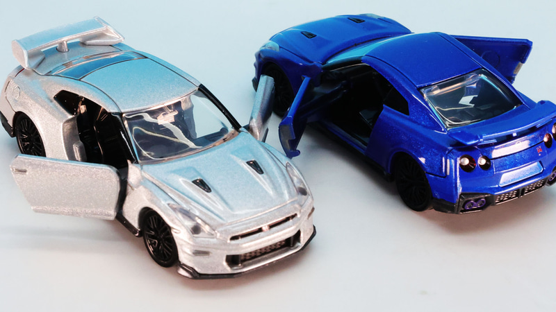 アクションのドア左右開閉を試します