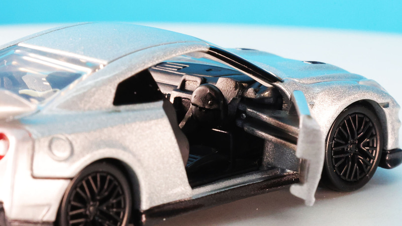 ダッシュボードやコンソールパネルもスケールを超えたディテールです