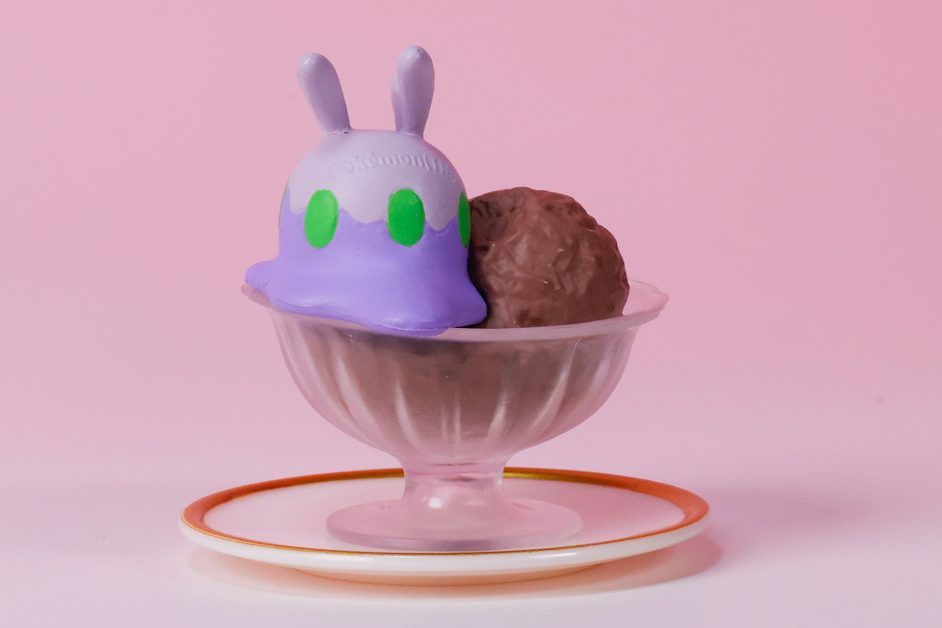 アイスにしっかり寄り添っている