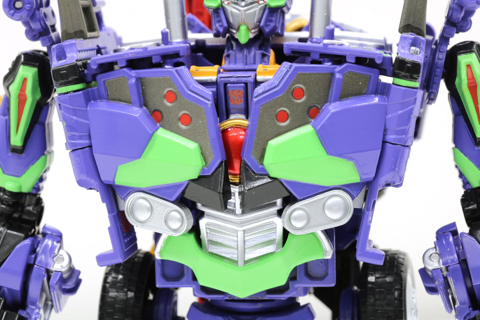 特徴的な胸部装甲のデザインを再現