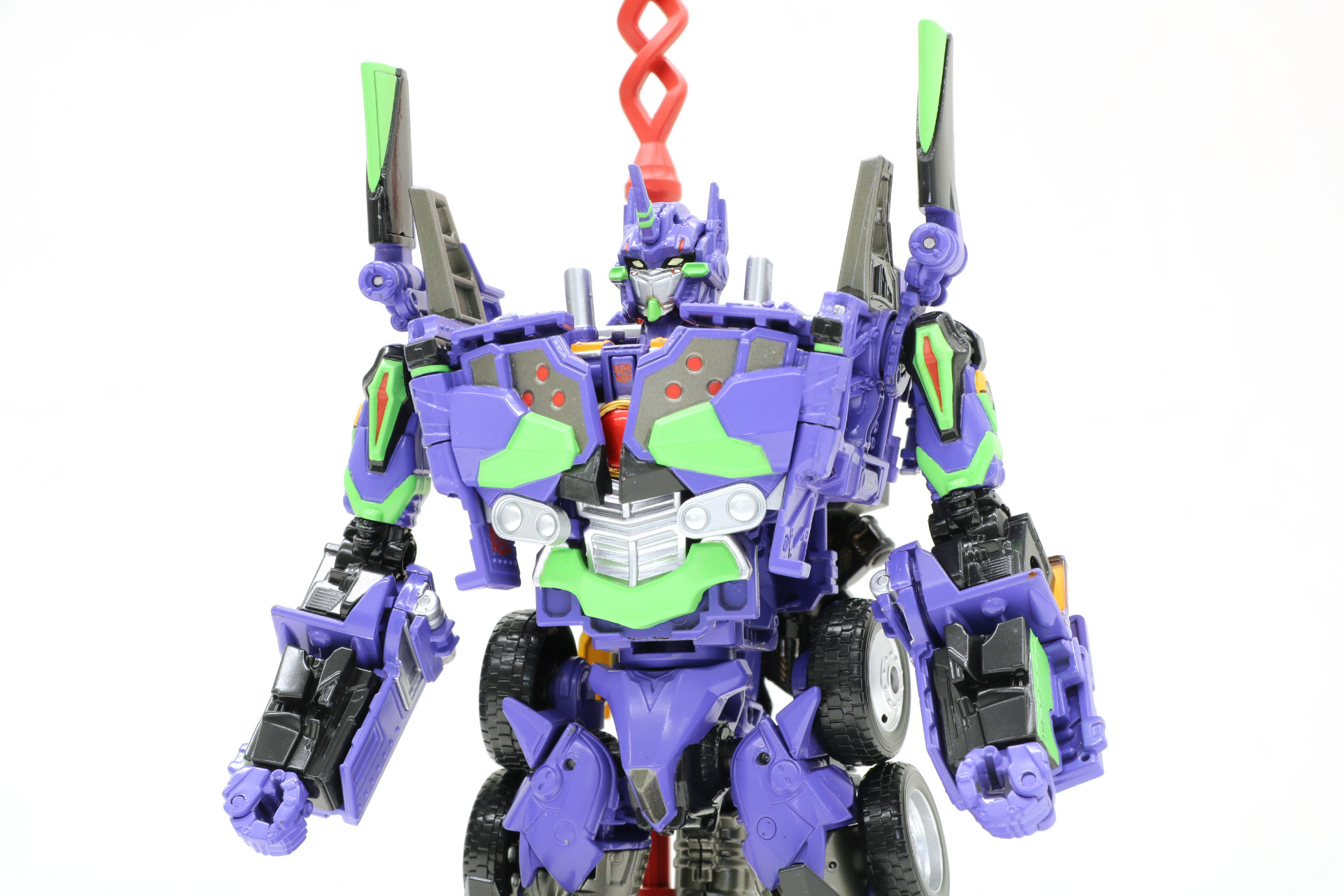 腹部のグリルがV字の造形となり、「エヴァンゲリオン初号機」のスマートな雰囲気を表現