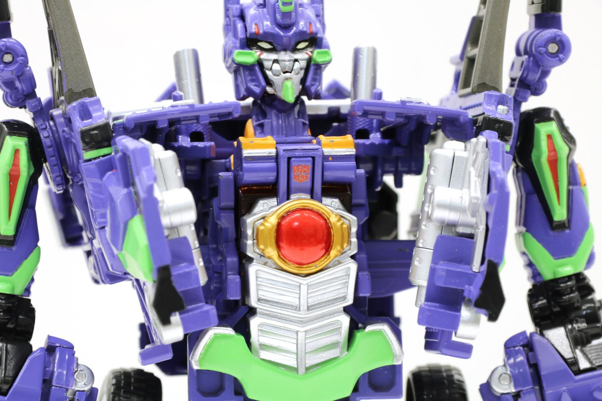 本体の胸部にマトリクスパーツがはめ込まれている