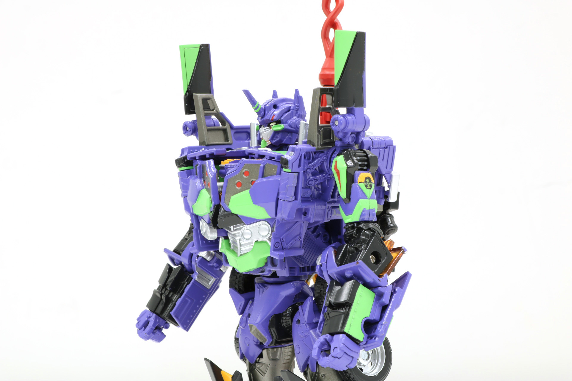 肩部には「EVA1」のマーキングも施されている