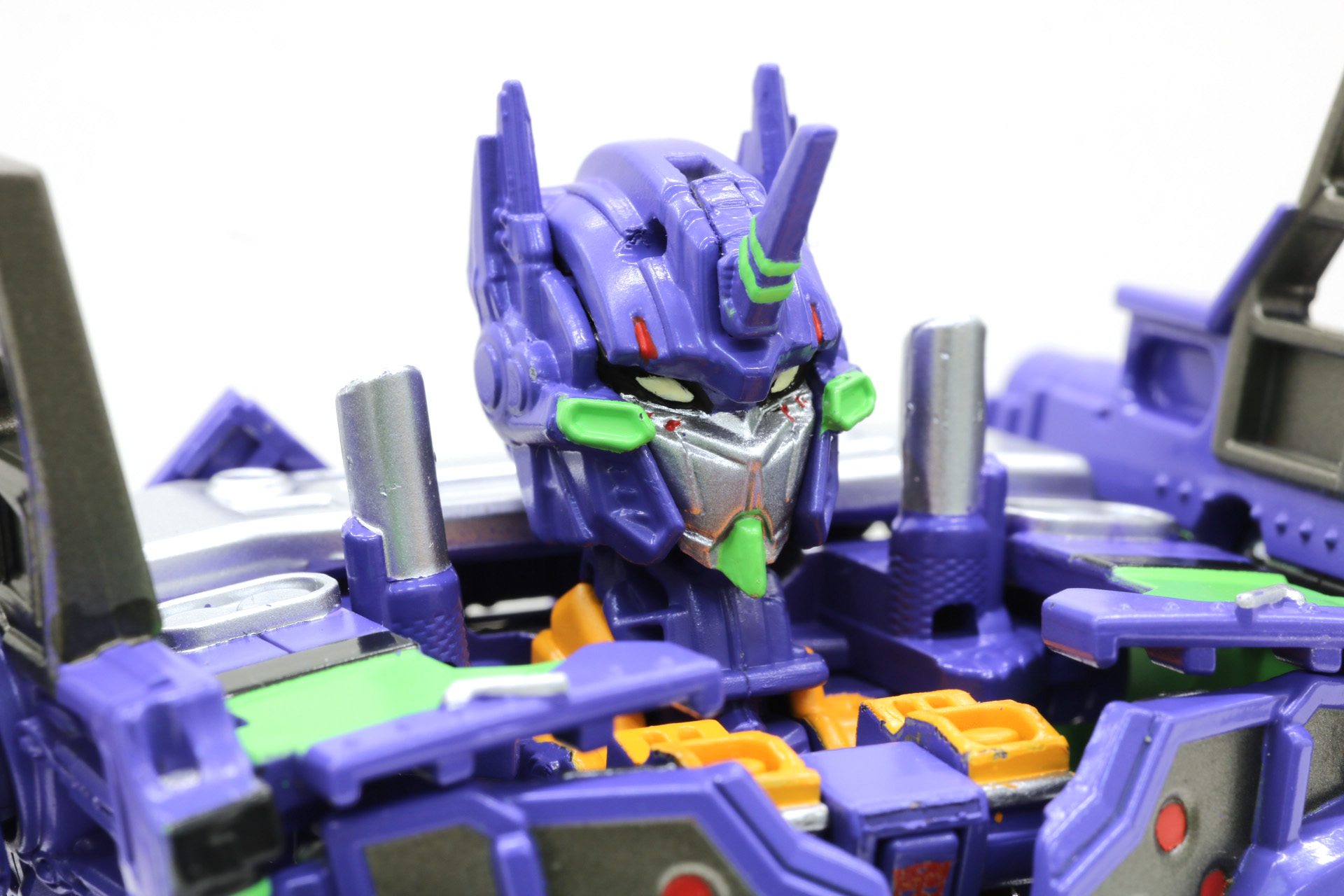 マスクオンモードではオプティマスプライムらしい表情