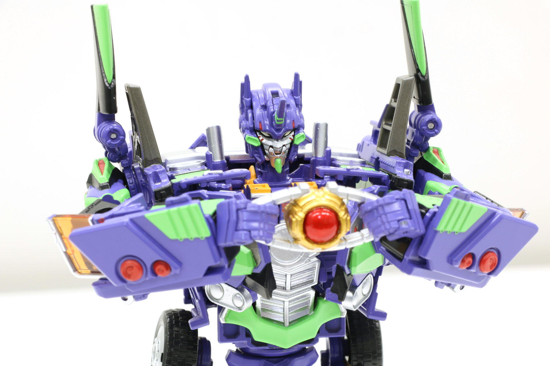 マスクオフモードではエヴァンゲリオン初号機らしさが表現されている