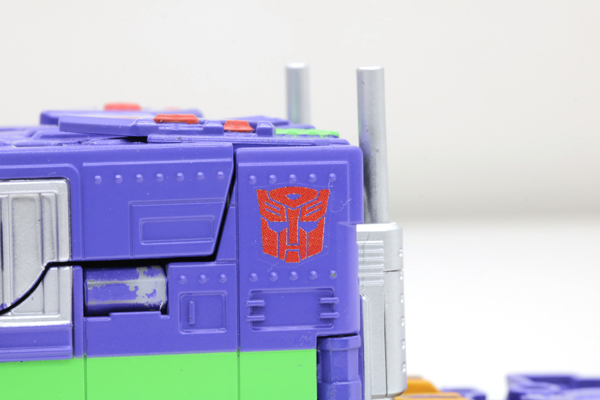 もちろんオートボットのマークも表現されている