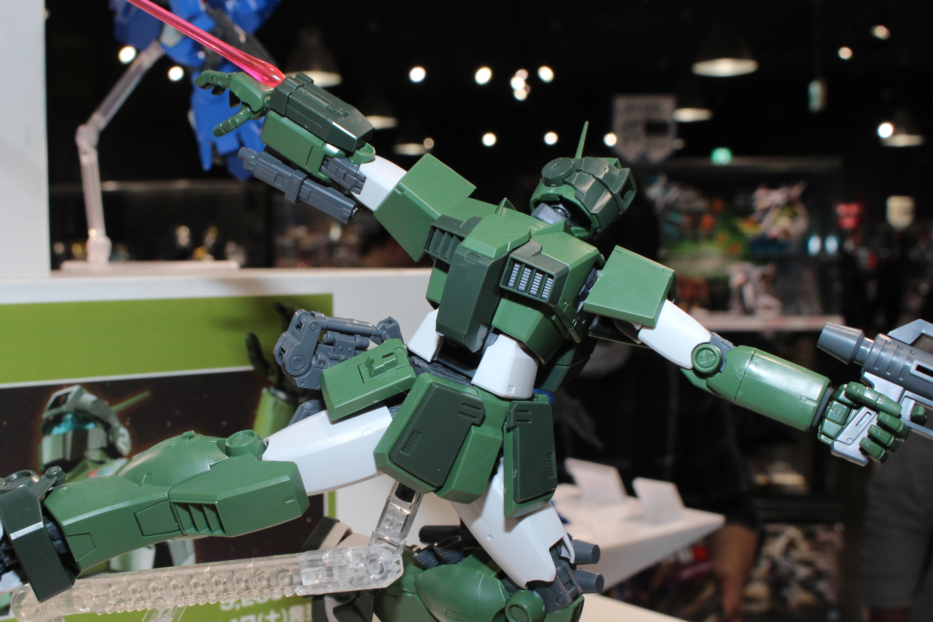 「Zガンダム」に登場したときのした緑色の機体だ