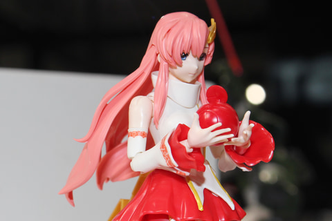 特別企画】華やかな模様のドレスをまとった「Figure-riseStandard SEED