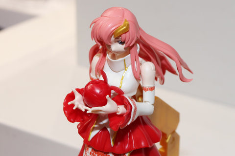 特別企画】華やかな模様のドレスをまとった「Figure-riseStandard SEED
