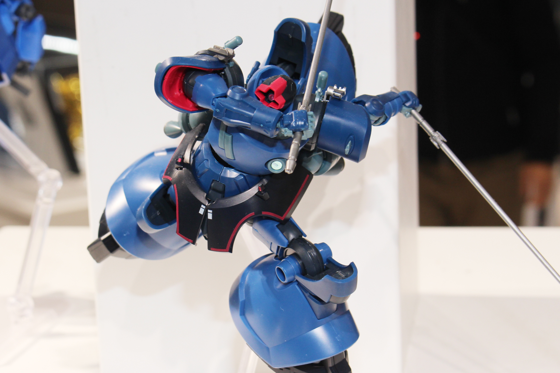 カラーだけでなく、マーキングもガイア/オルテガ機とは異なる