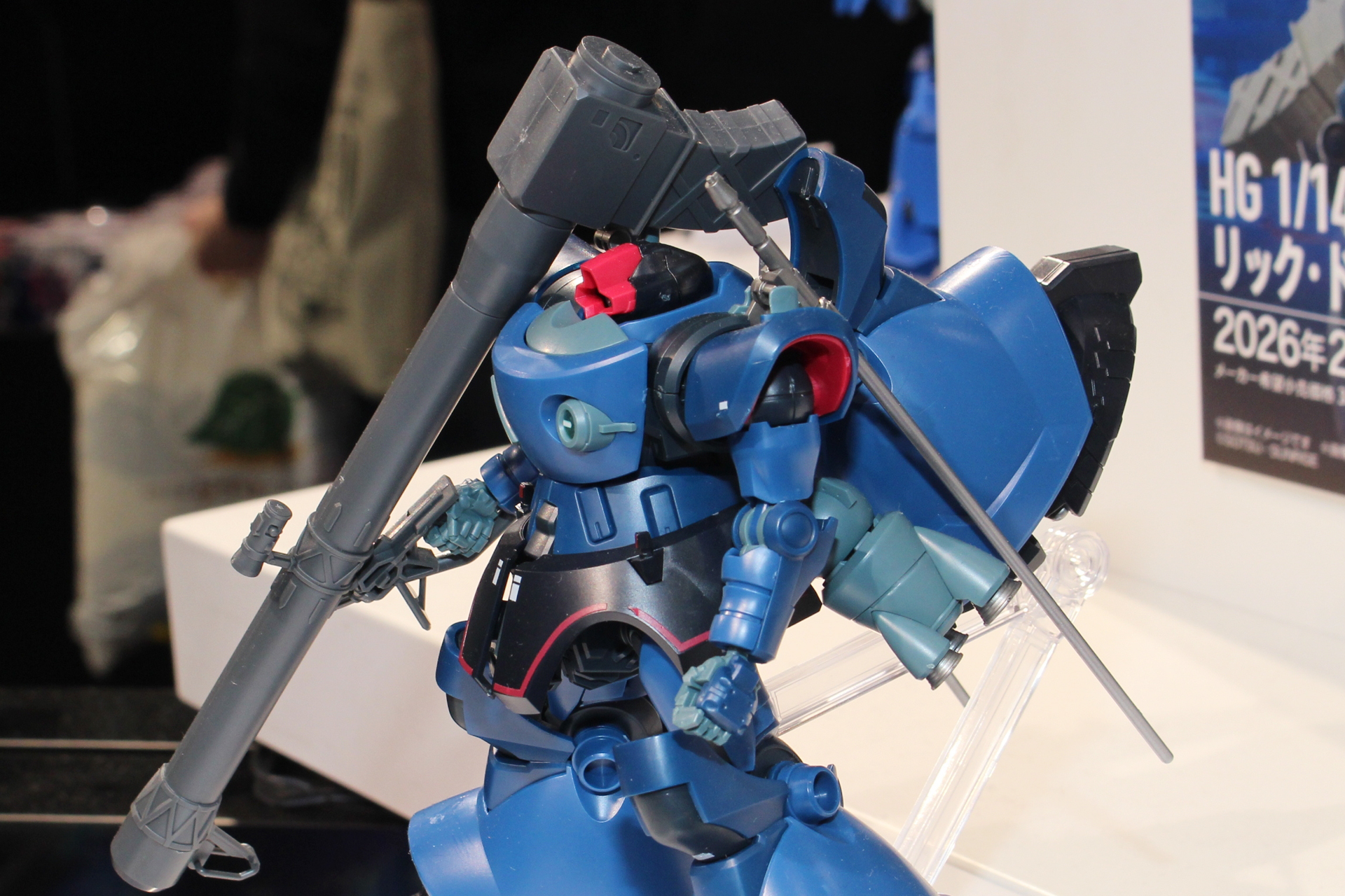 背中に備わる第3の脚部は接地させると高機動形態へ