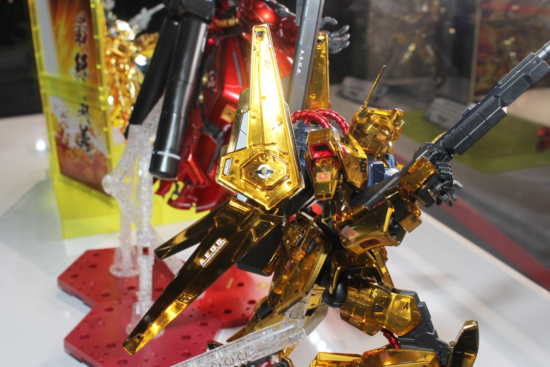 百式らしい黄金の輝きも残している