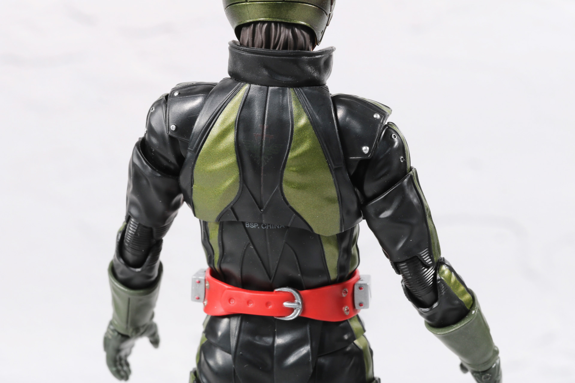 劇中のショッカーマークが削り取られた表現も再現