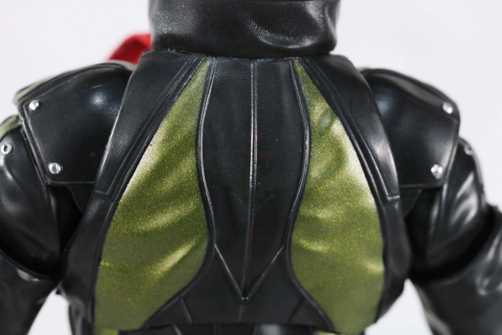 劇中のショッカーマークが削り取られた表現も再現