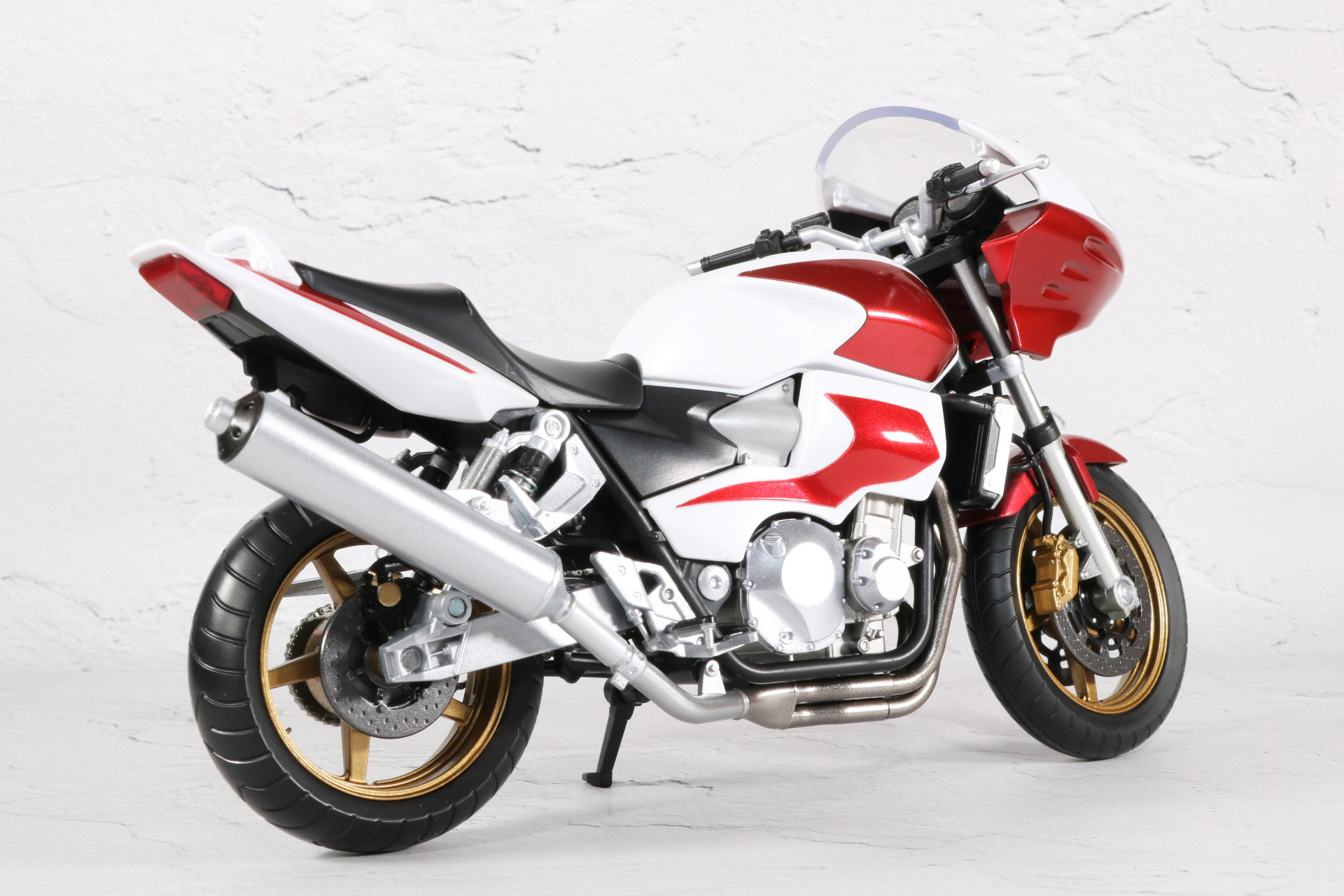 エンジン回りのパイプなども緻密に造形