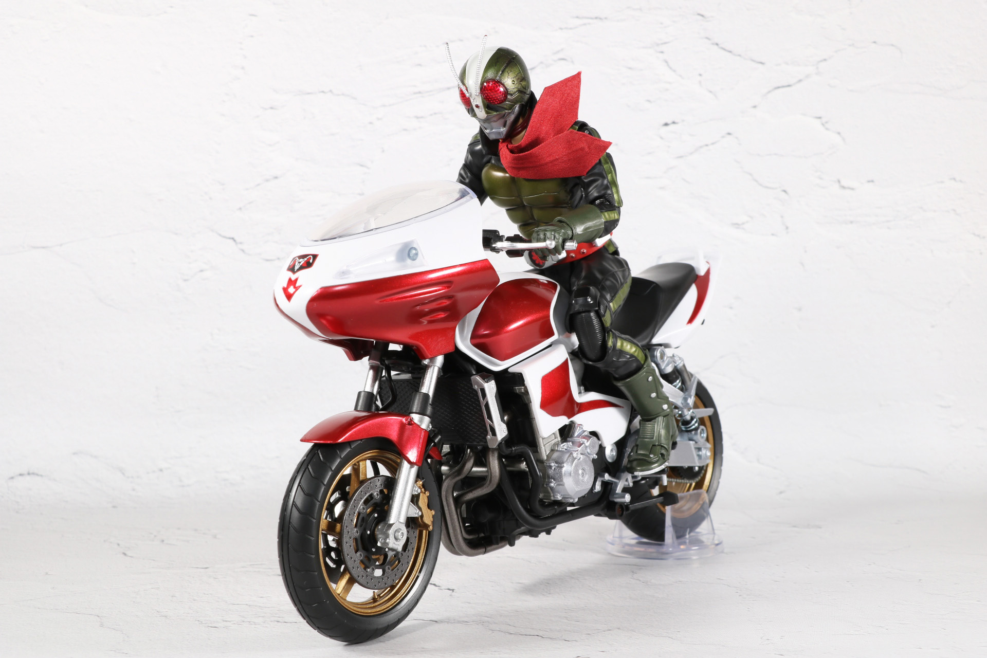 「S.H.Figuarts（真骨彫製法） 仮面ライダー2号／一文字隼人（仮面ライダーTHE NEXT）」を乗せることができる