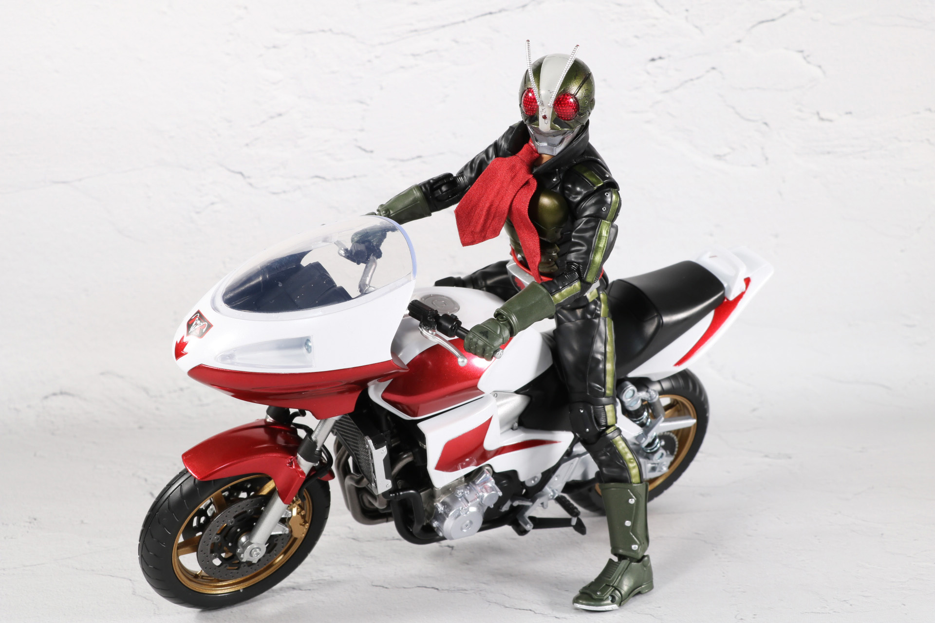 片足をついた停車ポーズもできる