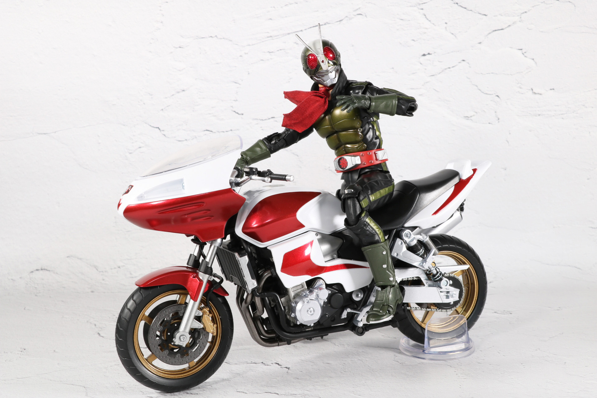 支柱ジョイントパーツ、「魂STAGE」と合わせることでダイナミックなアクションもできる