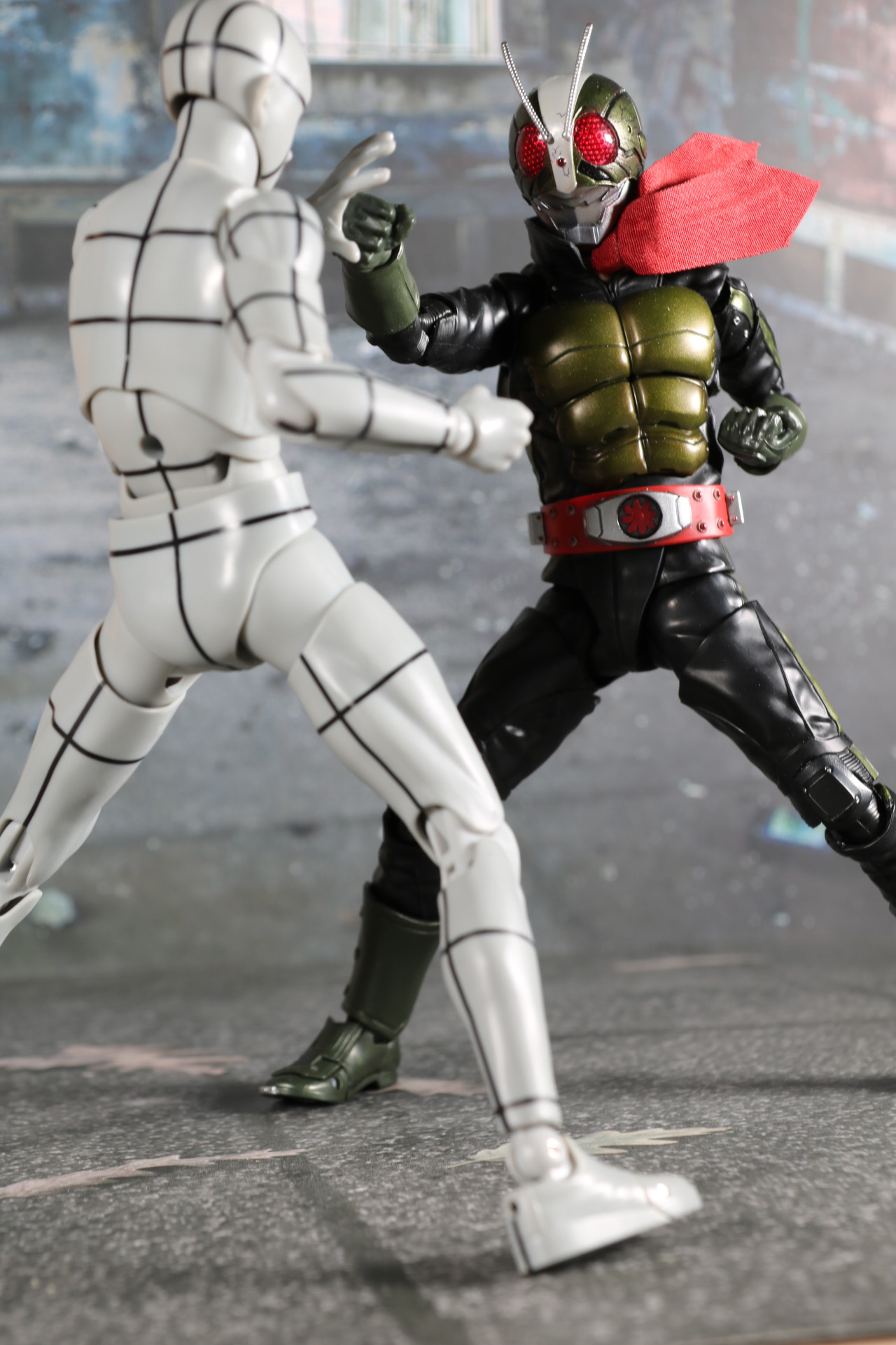 劇中クライマックスのシザーズジャガーへのダブルライダーキック