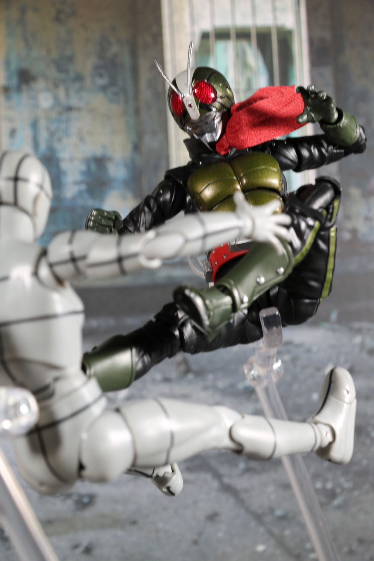 劇中クライマックスのシザーズジャガーへのダブルライダーキック