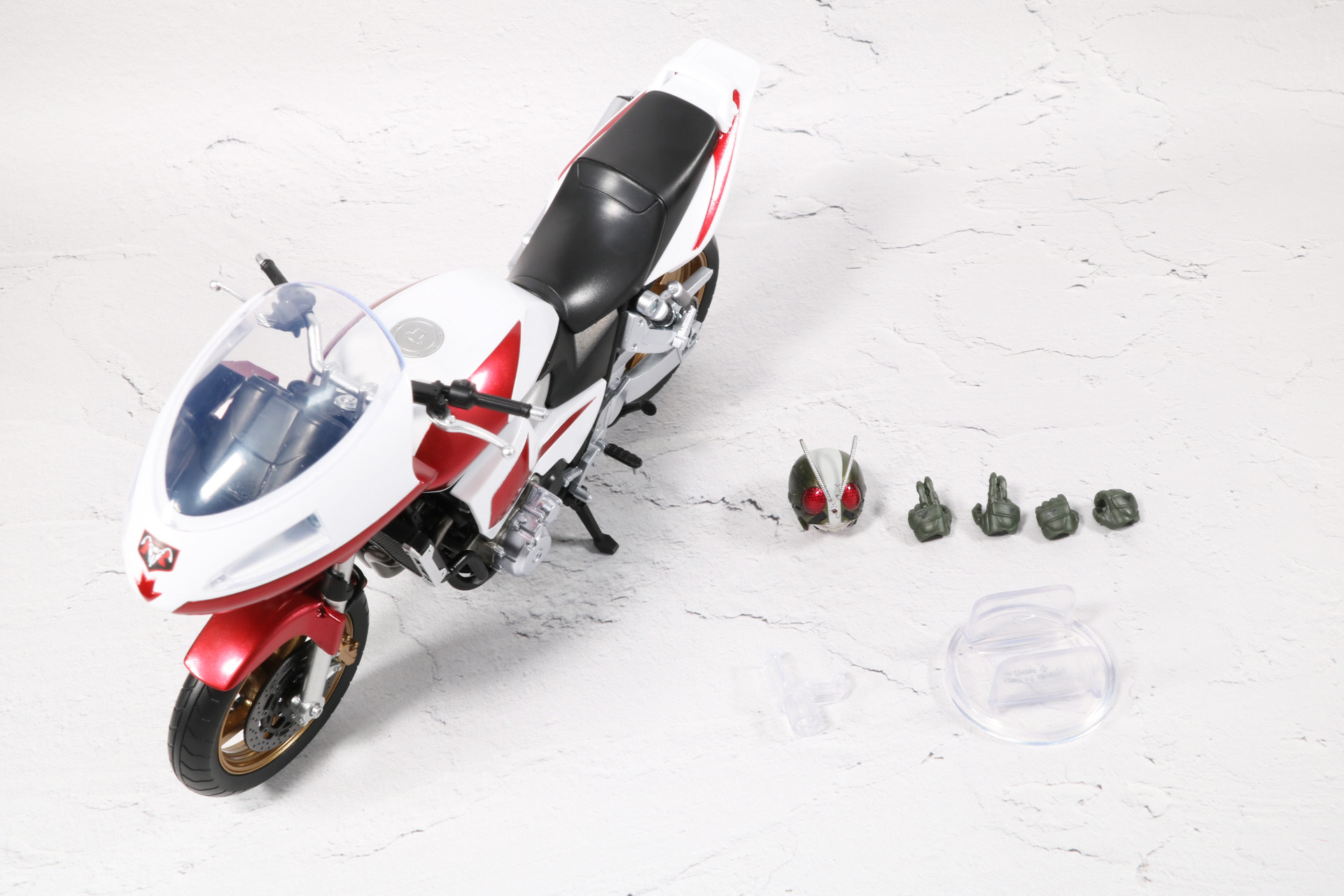 サイクロン2号本体、後輪用スタンド、支柱ジョイントパーツ、仮面ライダー2号／一文字隼人（仮面ライダーTHE NEXT）用交換用手首パーツ左右各2種、手持ち用マスク