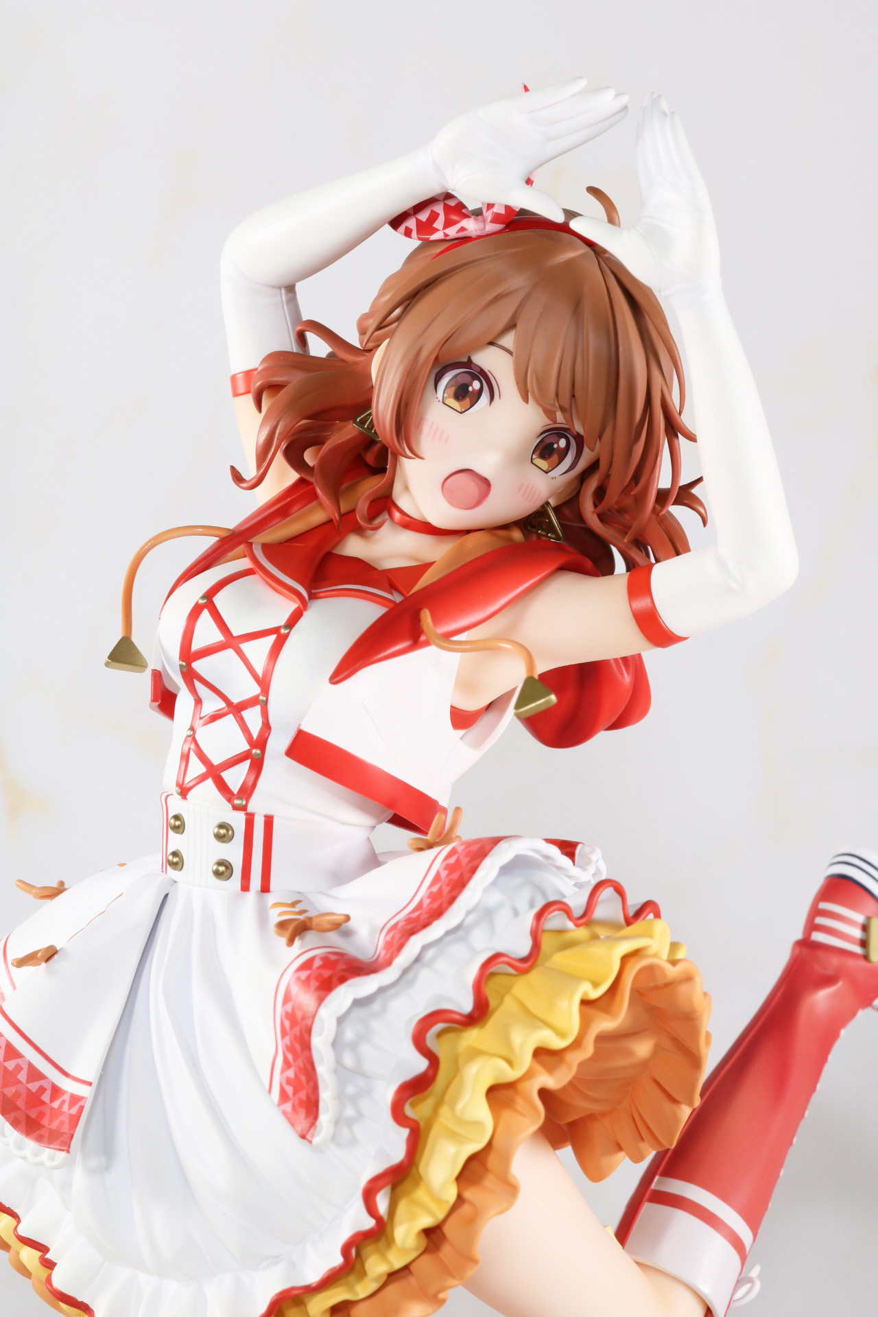 カジュアルなデザインのロングブーツ。踵部分はクリアパーツで安定感あるディスプレイができるようになっている