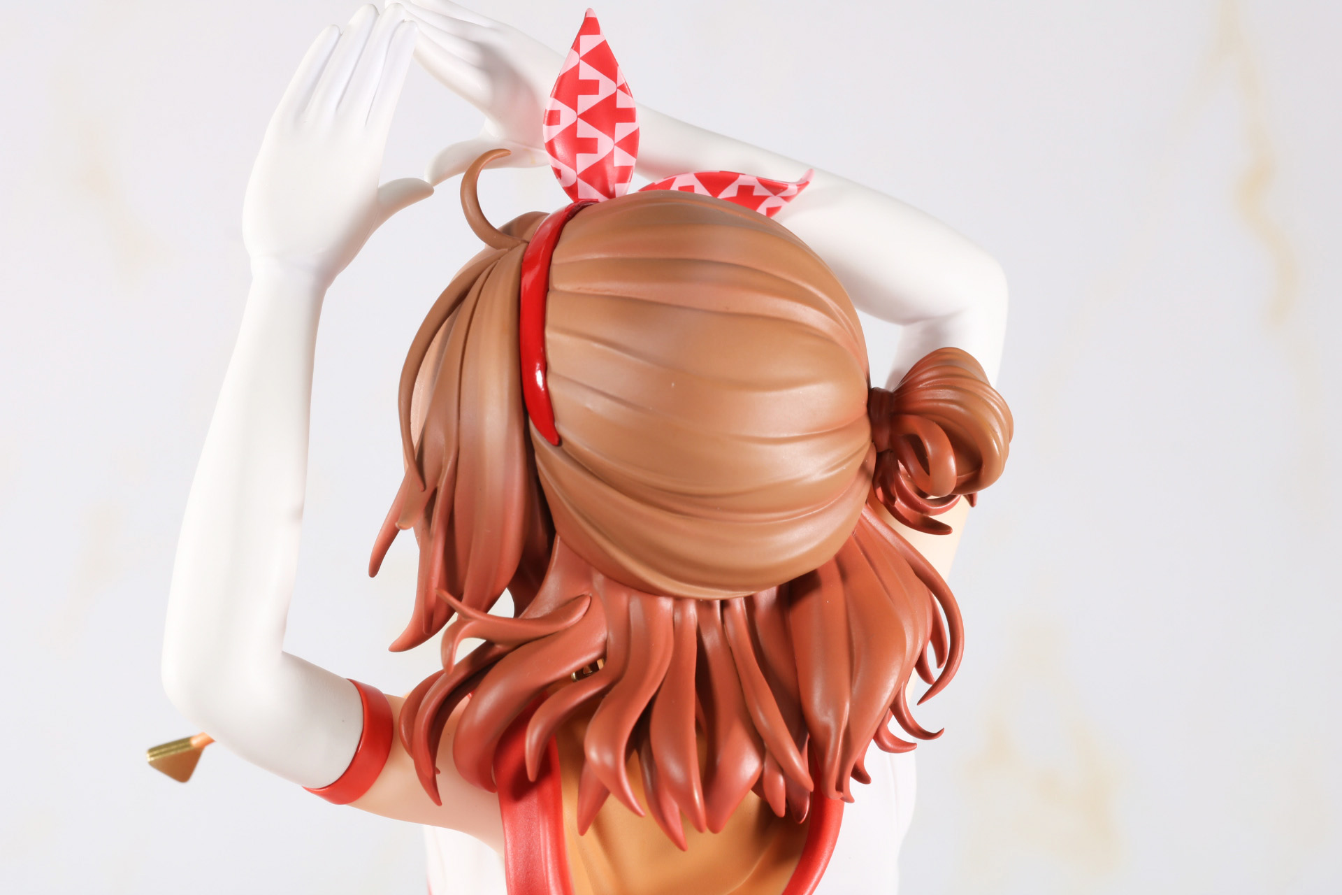 サイドシニヨンのヘアスタイル