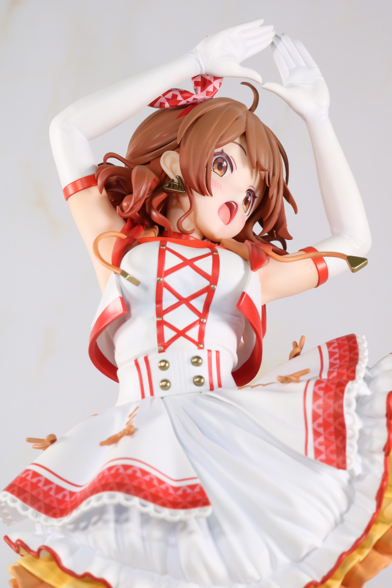 カジュアルなデザインのロングブーツ。踵部分はクリアパーツで安定感あるディスプレイができるようになっている