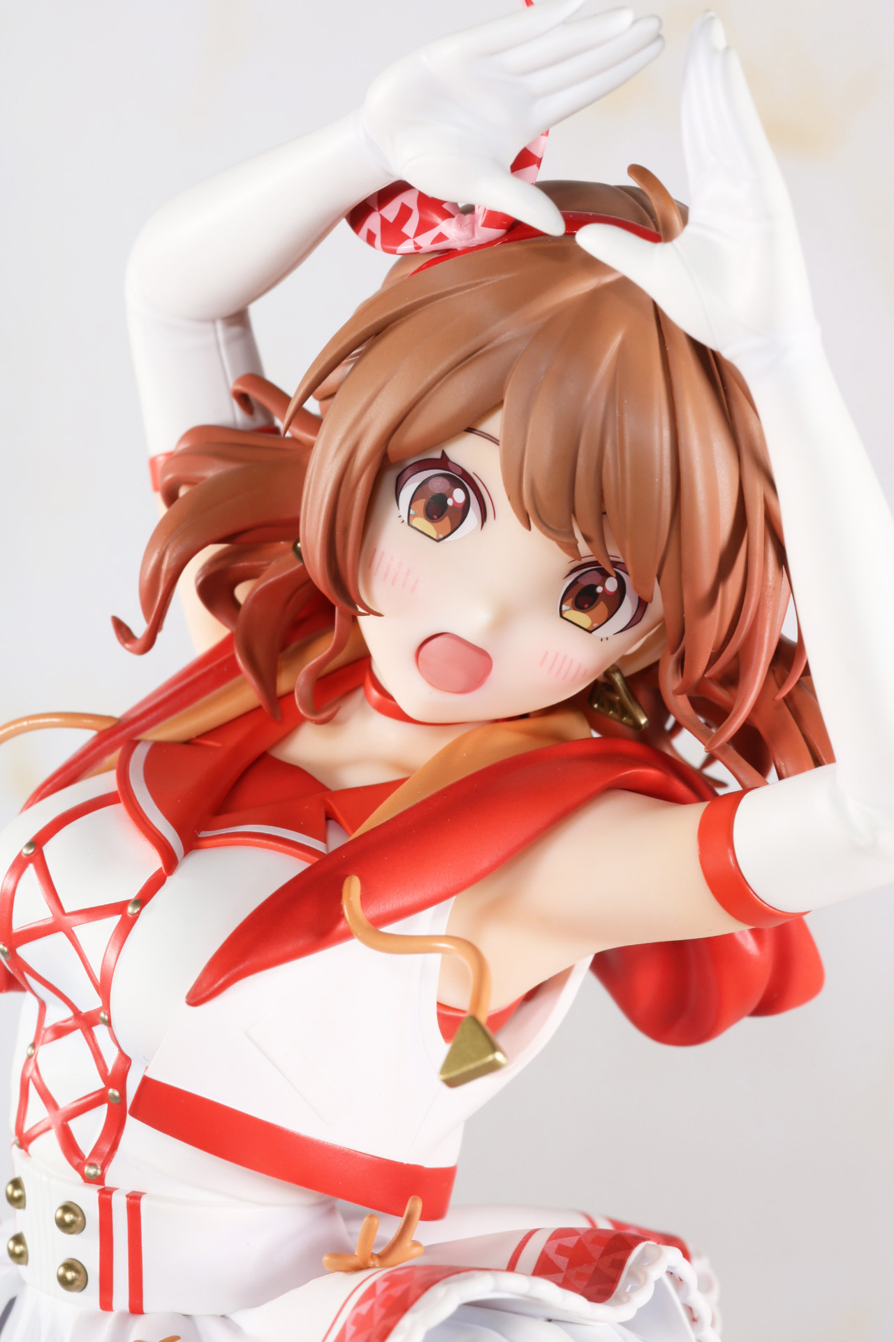 カジュアルなデザインのロングブーツ。踵部分はクリアパーツで安定感あるディスプレイができるようになっている