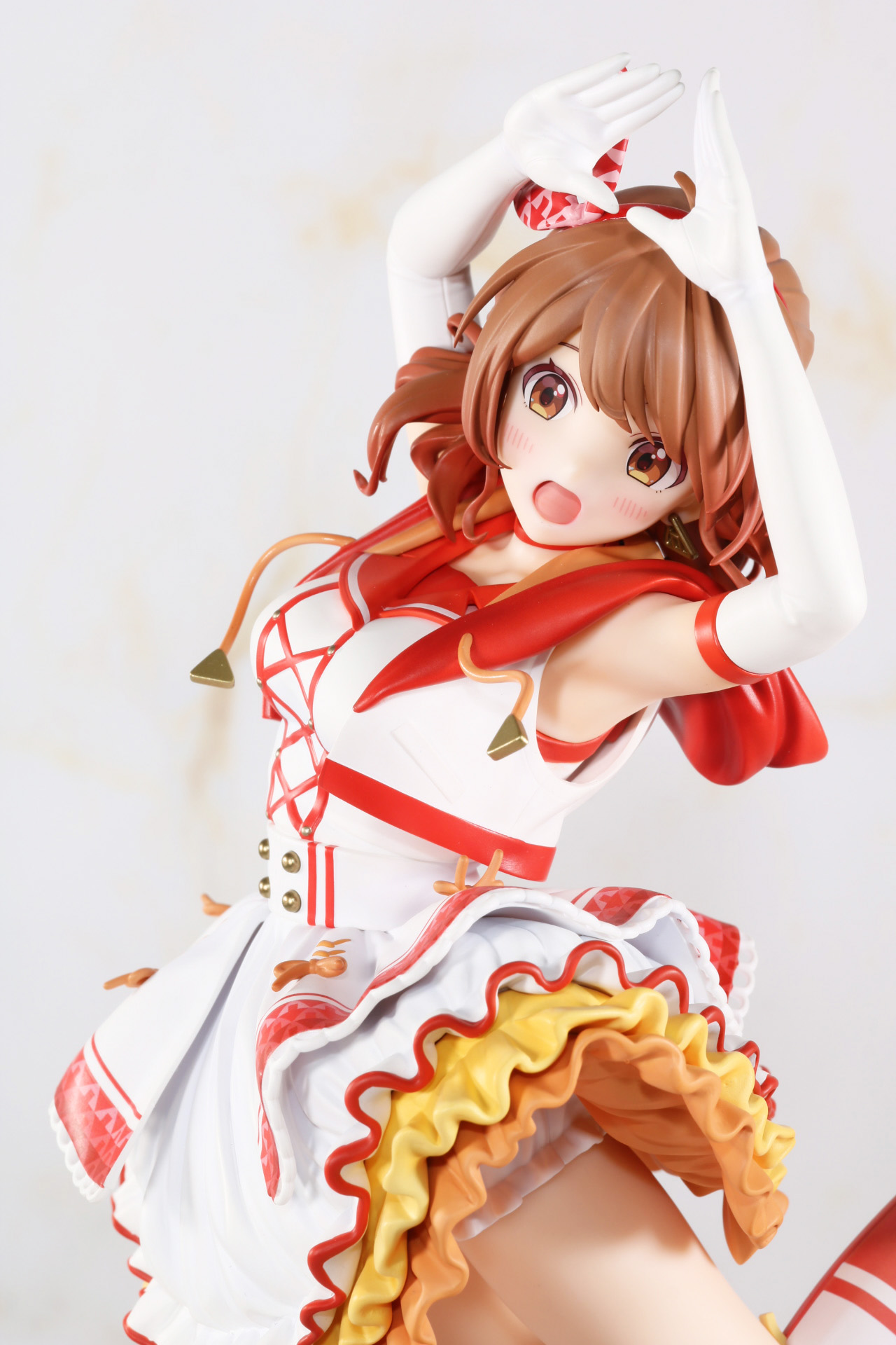 カジュアルなデザインのロングブーツ。踵部分はクリアパーツで安定感あるディスプレイができるようになっている