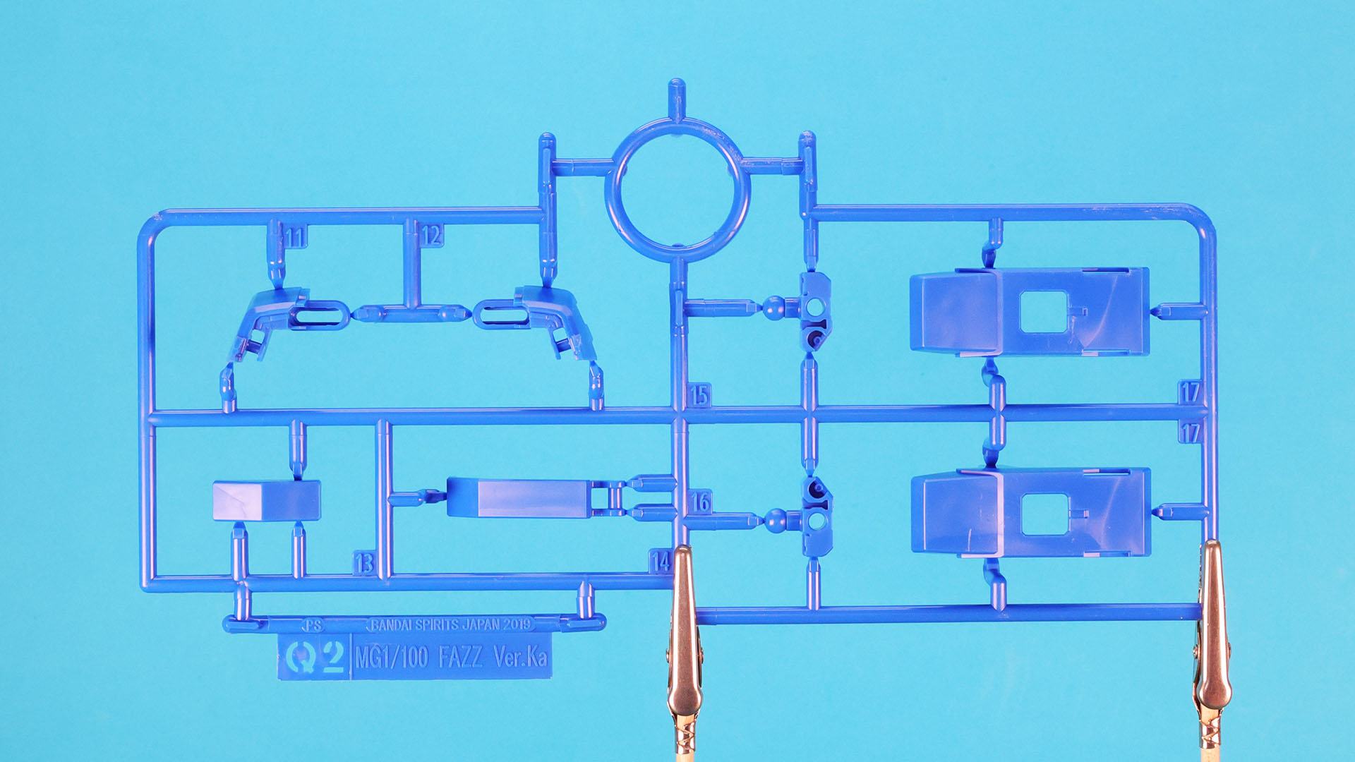 Q2:腕部装甲など
