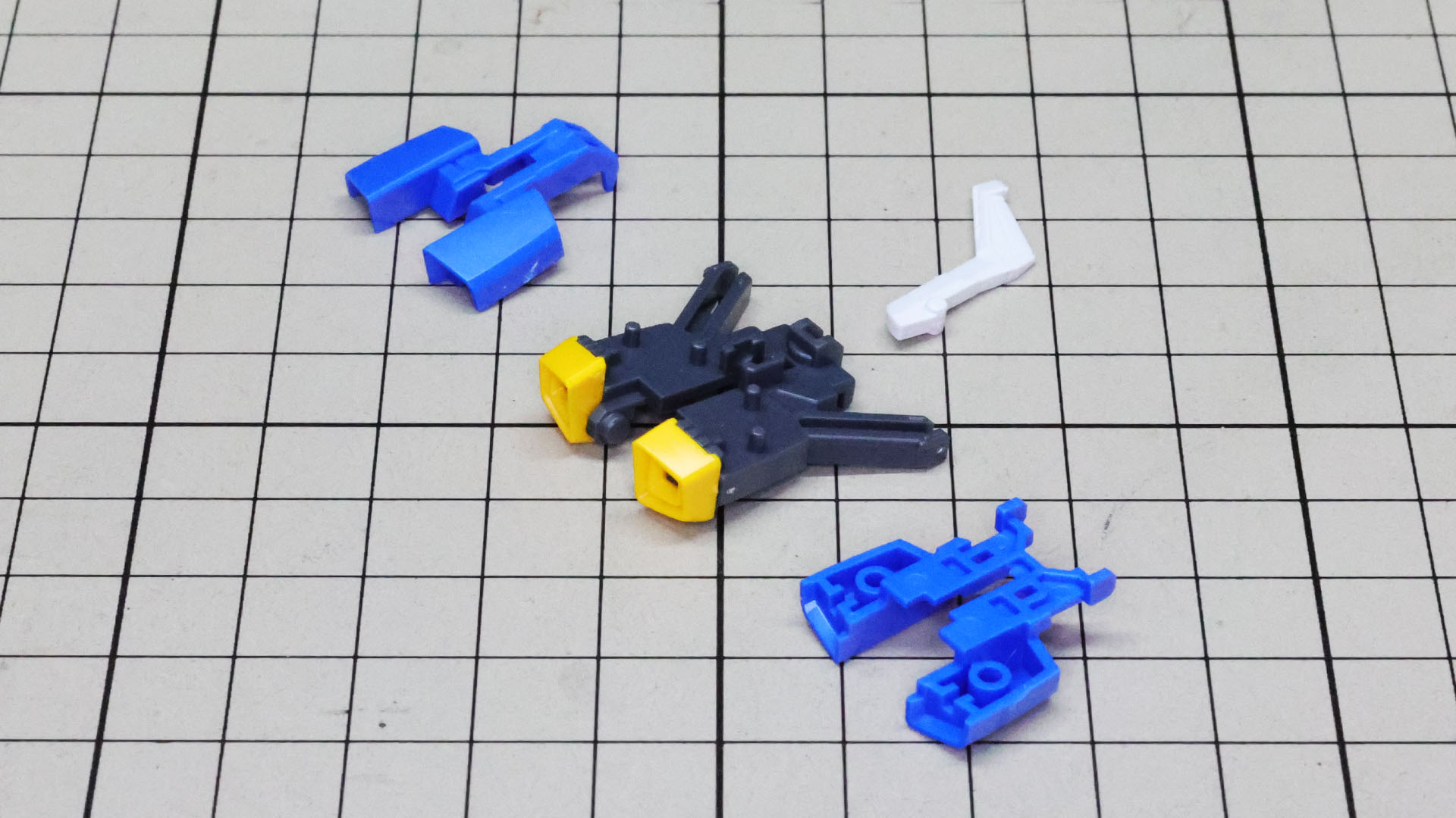 本体はメカフレームに装甲を取り付ける形です