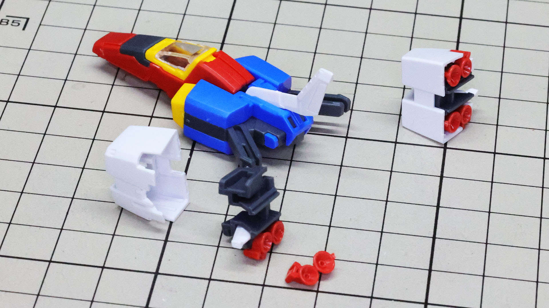 左右のエンジンブロックはノズルが別パーツになっています