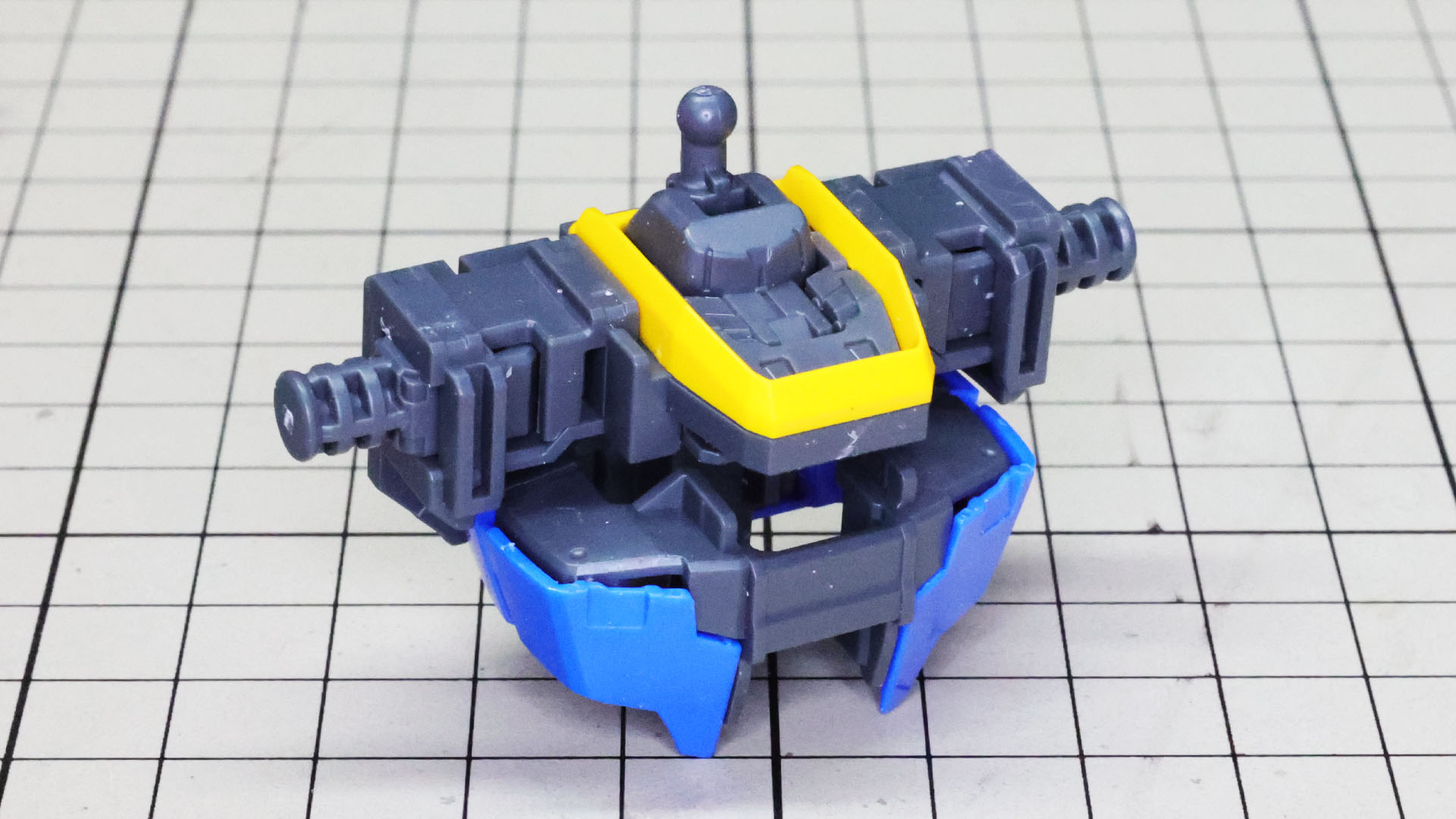 襟パーツと腹部で加飾します