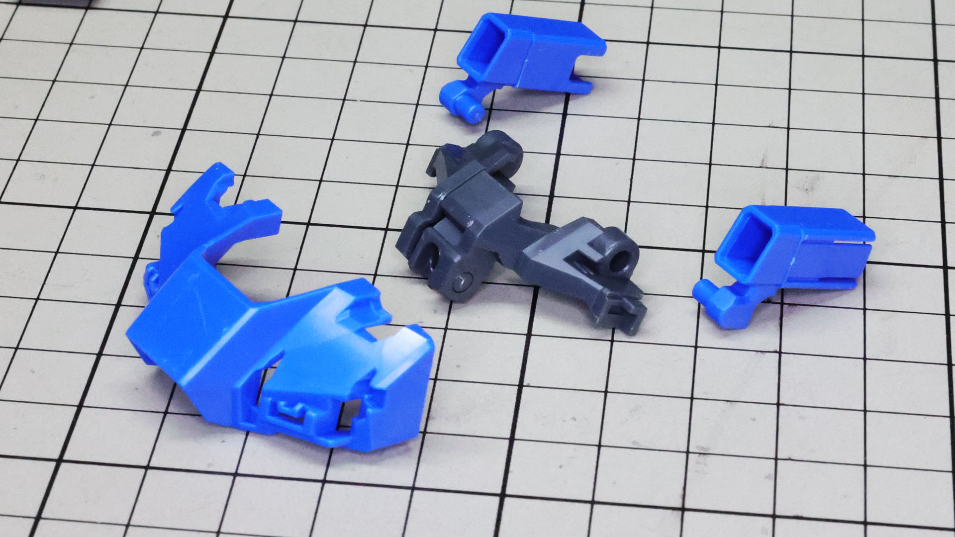 胸部前面装甲を組んでいきます