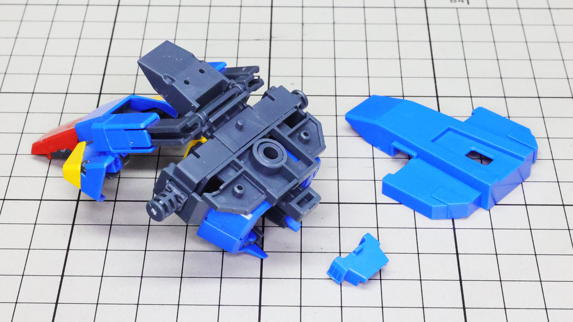 背面の装甲を取り付けます