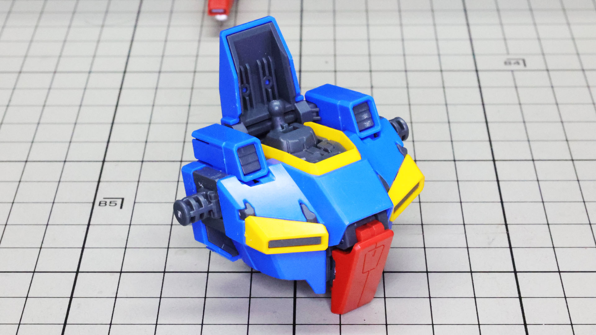 組み上がった胴体部です。意外とコンパクトな印象です