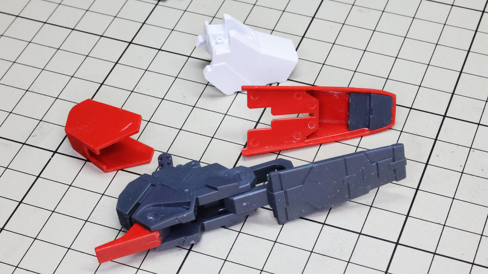 強化型は前側が長いパーツです