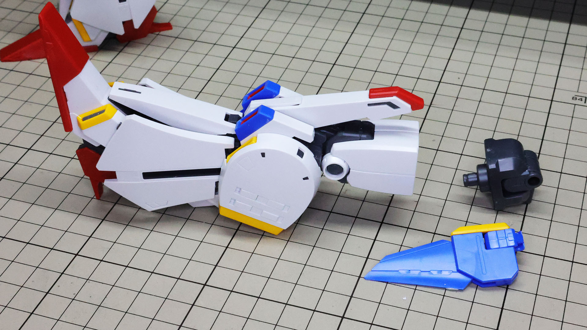 サイドアーマーは股関節ブロックに取り付けられます