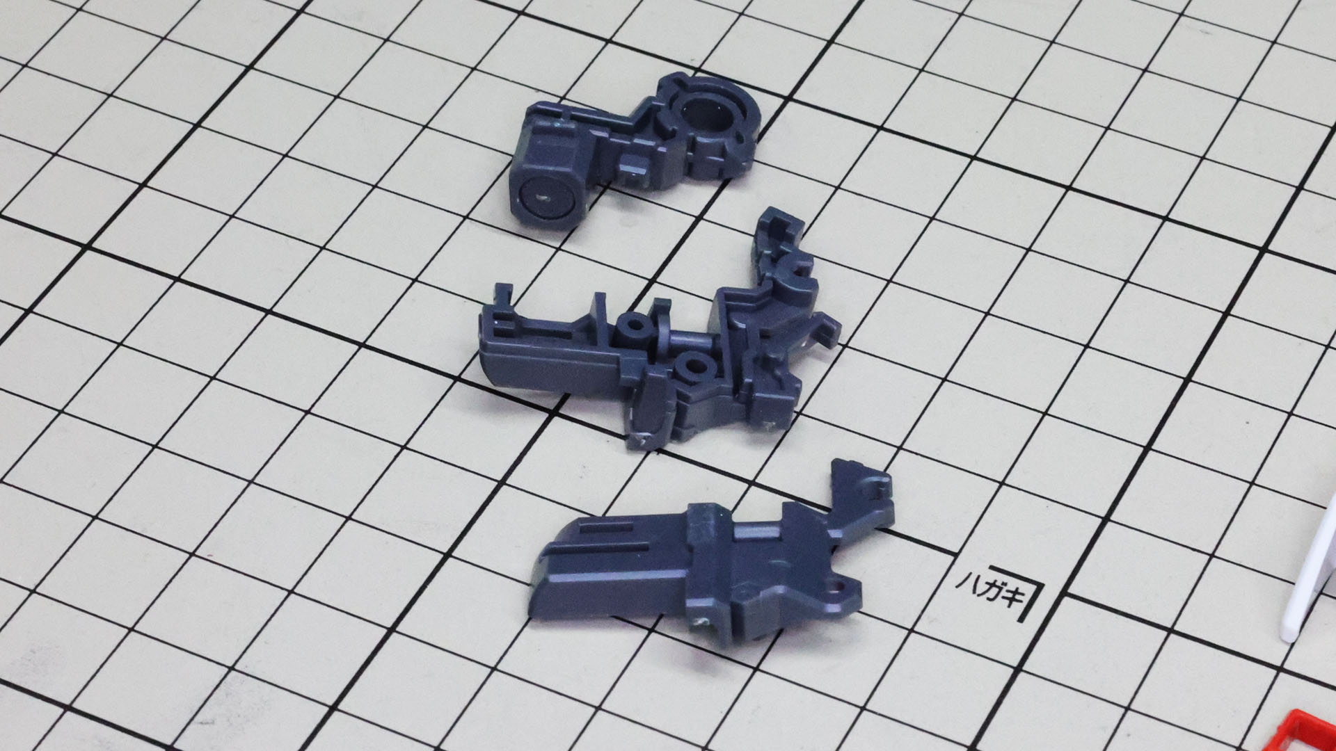 メカフレームを組んでいきます