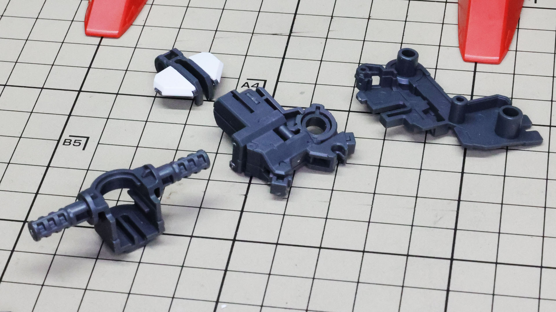 バックパックの支柱を取り付けるためのメカフレームも組まれます