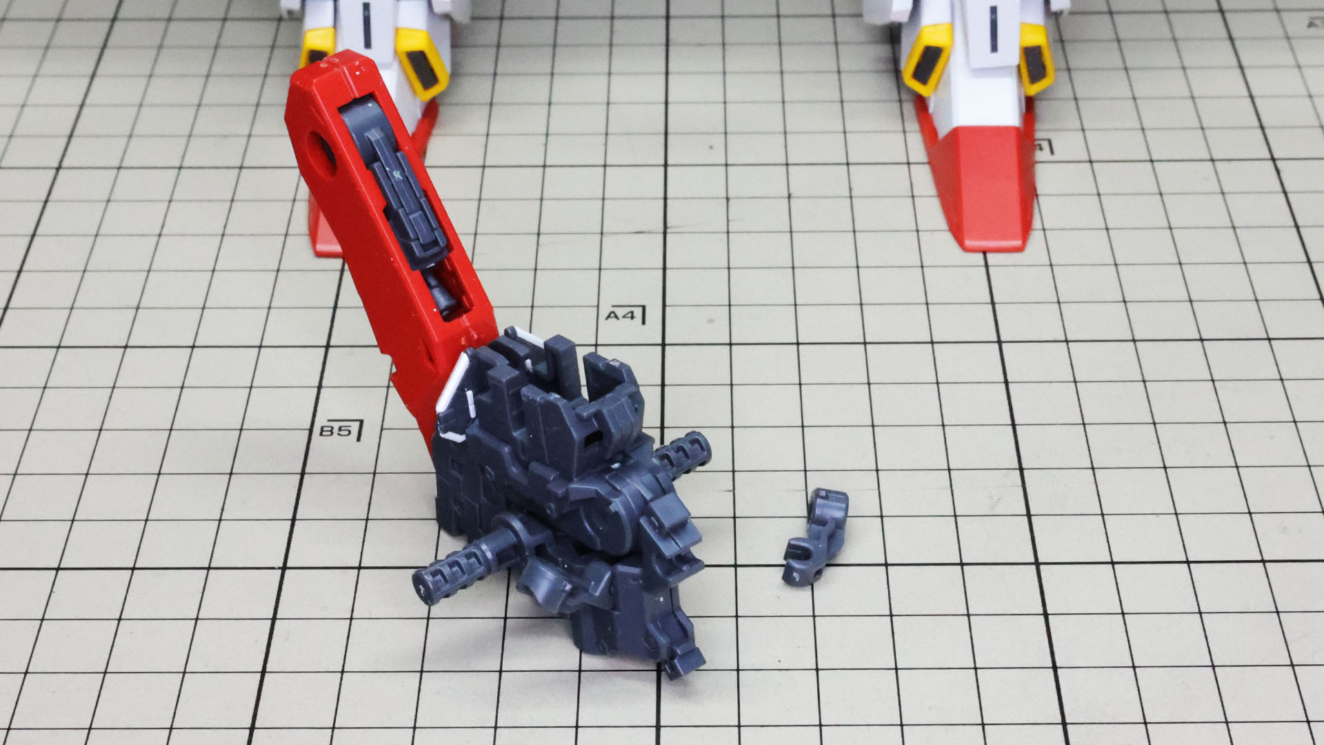 フロントアーマー接続部を取り付けます