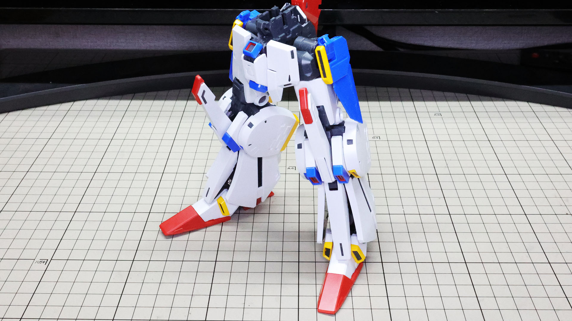 脚部を取り付けました