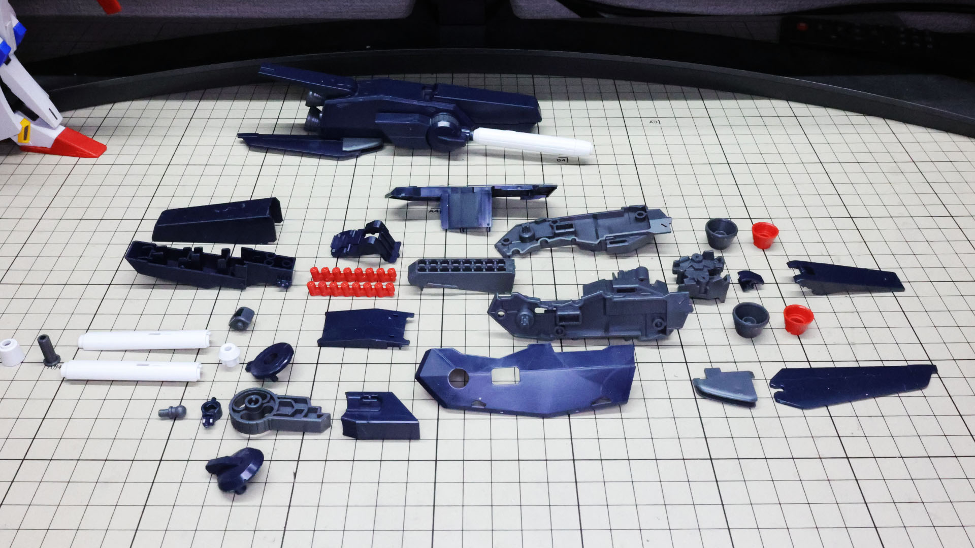 これで片側分のパーツです。元々が大きく、パーツ数も多いですが構造はそれほど難しくはありません