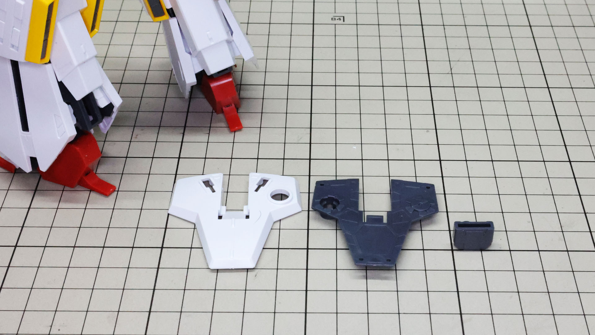 ここで腰部のリアアーマーを組んでいきます