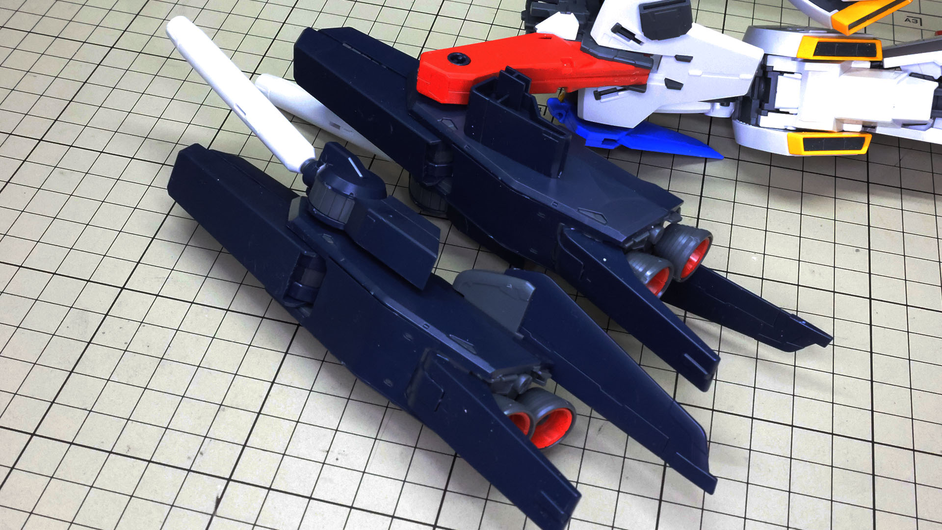 腰部の支柱にドッキングさせます